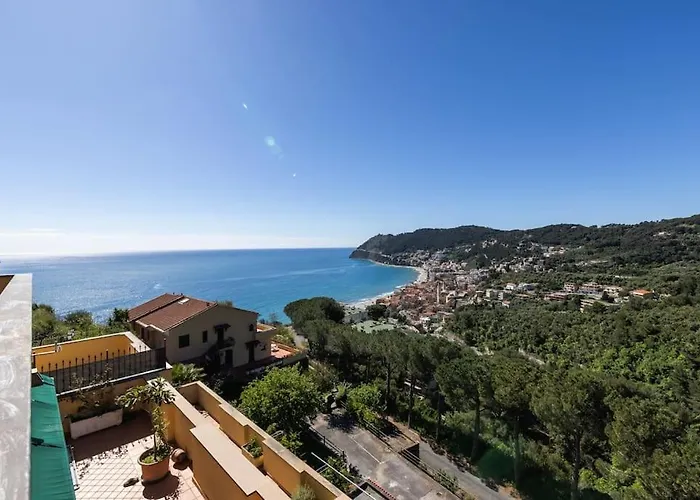 Ulivi E Mare Laigueglia